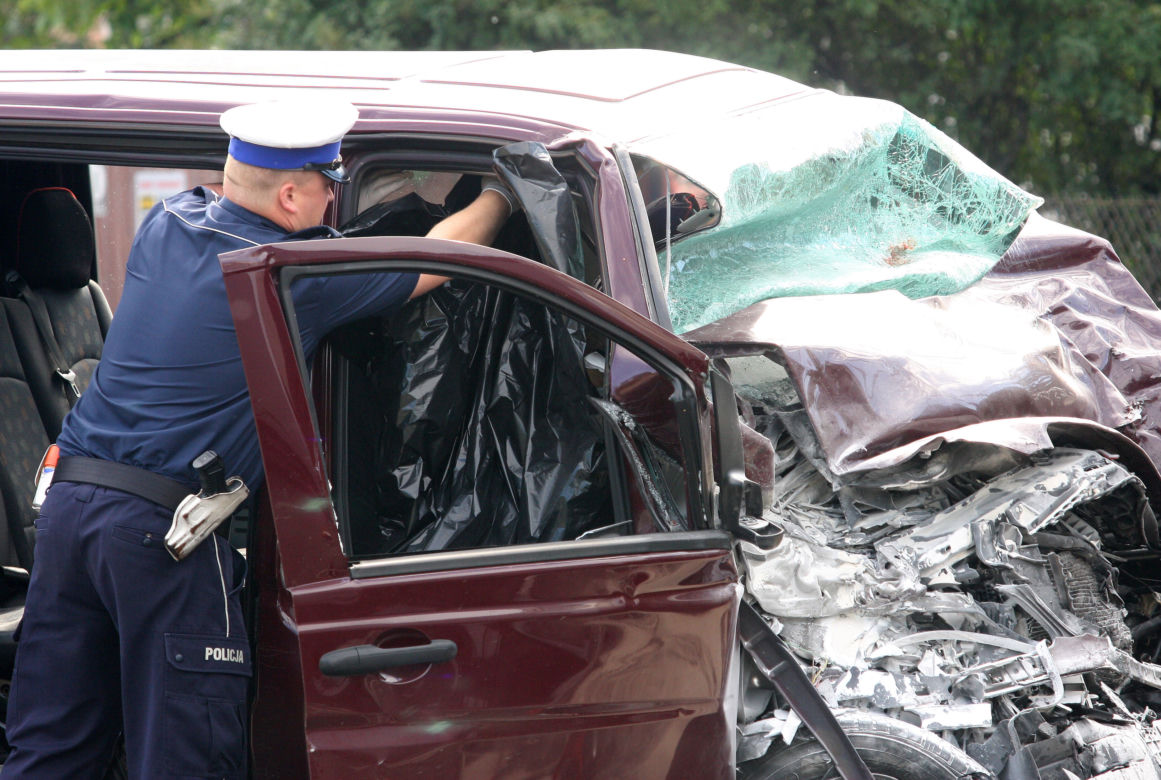 Konstancin Jeziorna: Tragiczny wypadek. Mercedes zderzył się z tirem