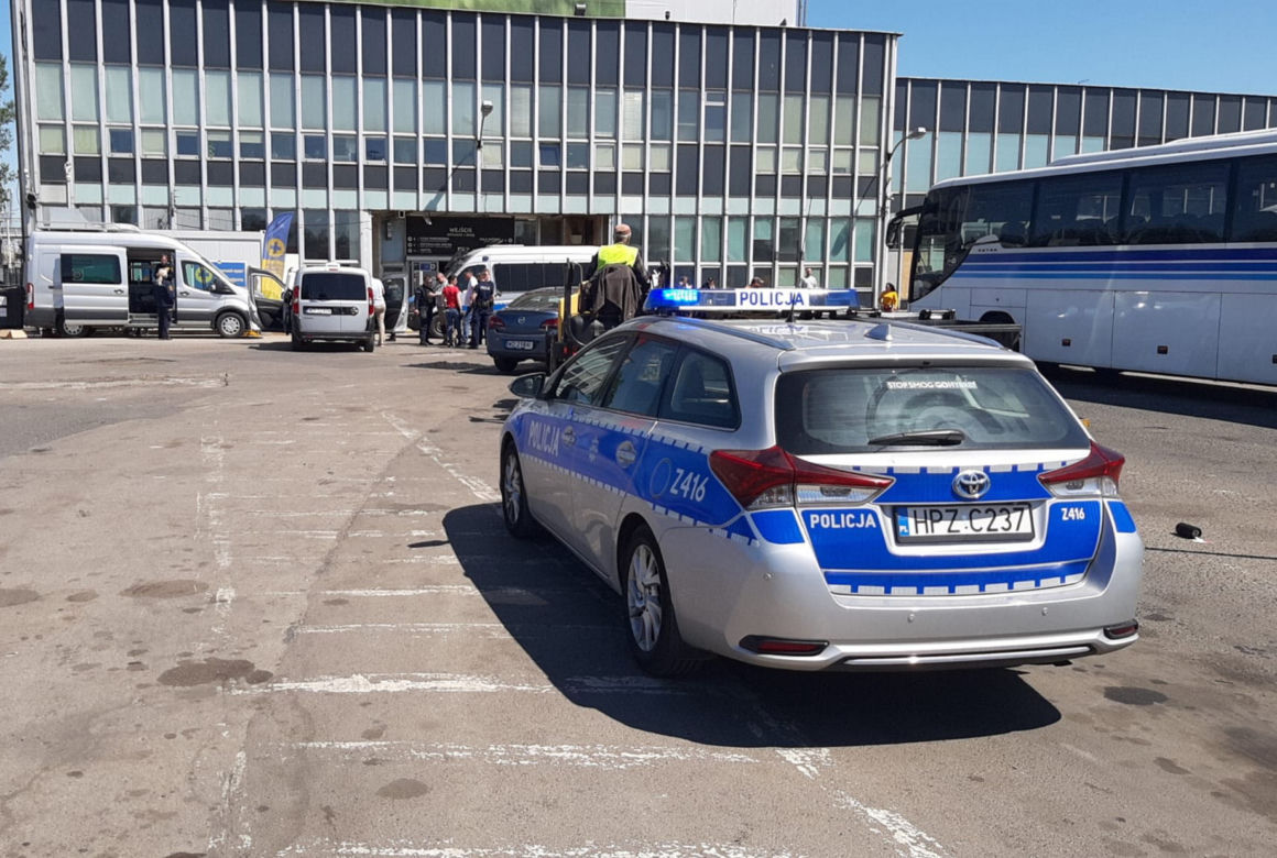 Ewakuowano pasażerów Dworca Zachodniego. Pijany wariat krzyczał, że miał bombę! 