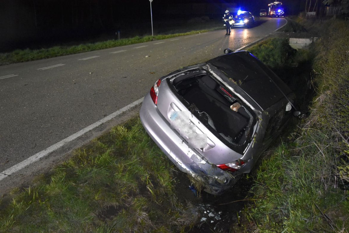 Groźny wypadek w Olszynach. Kierująca w stanie ciężkim trafiła do szpitala