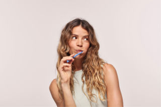 Zdrowy i biały uśmiech - nowa era wybielania zębów w domowym rytuale