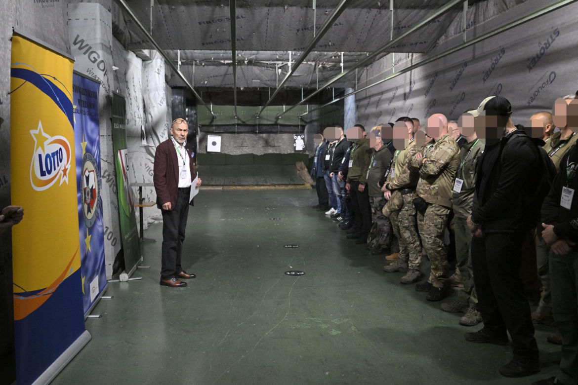 Zawody strzeleckie w Warszawie. Z bronią weterani, funkcjonariusze i żołnierze