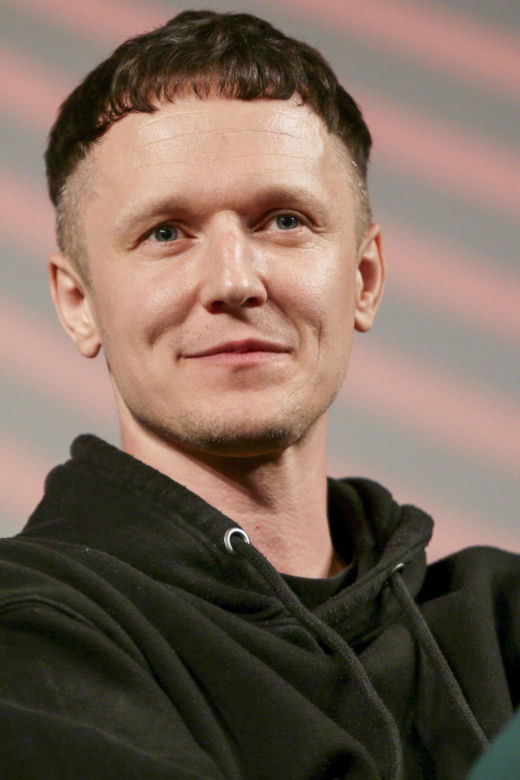 Filip Pławiak kiedyś i dziś. Tak przez lata zmieniał się ulubieniec widzów z serialu "Chyłka"
