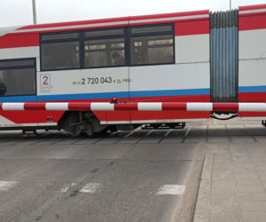 Chwile grozy na torach w Białymstoku. Pociąg przejechał nad mężczyzną. Przeżył