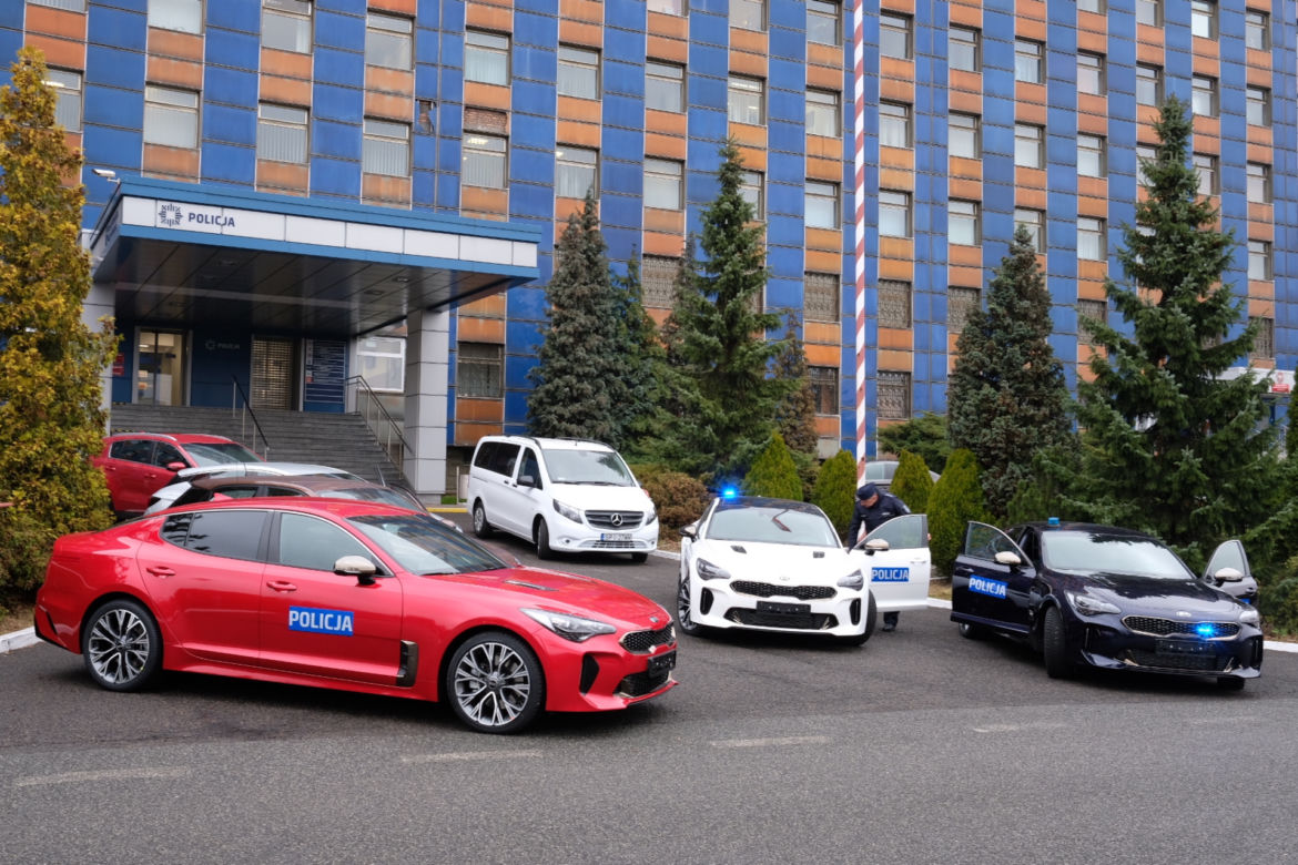 Kia Stinger 2.0 T-GDI 255 KM GT Line w polskiej policji