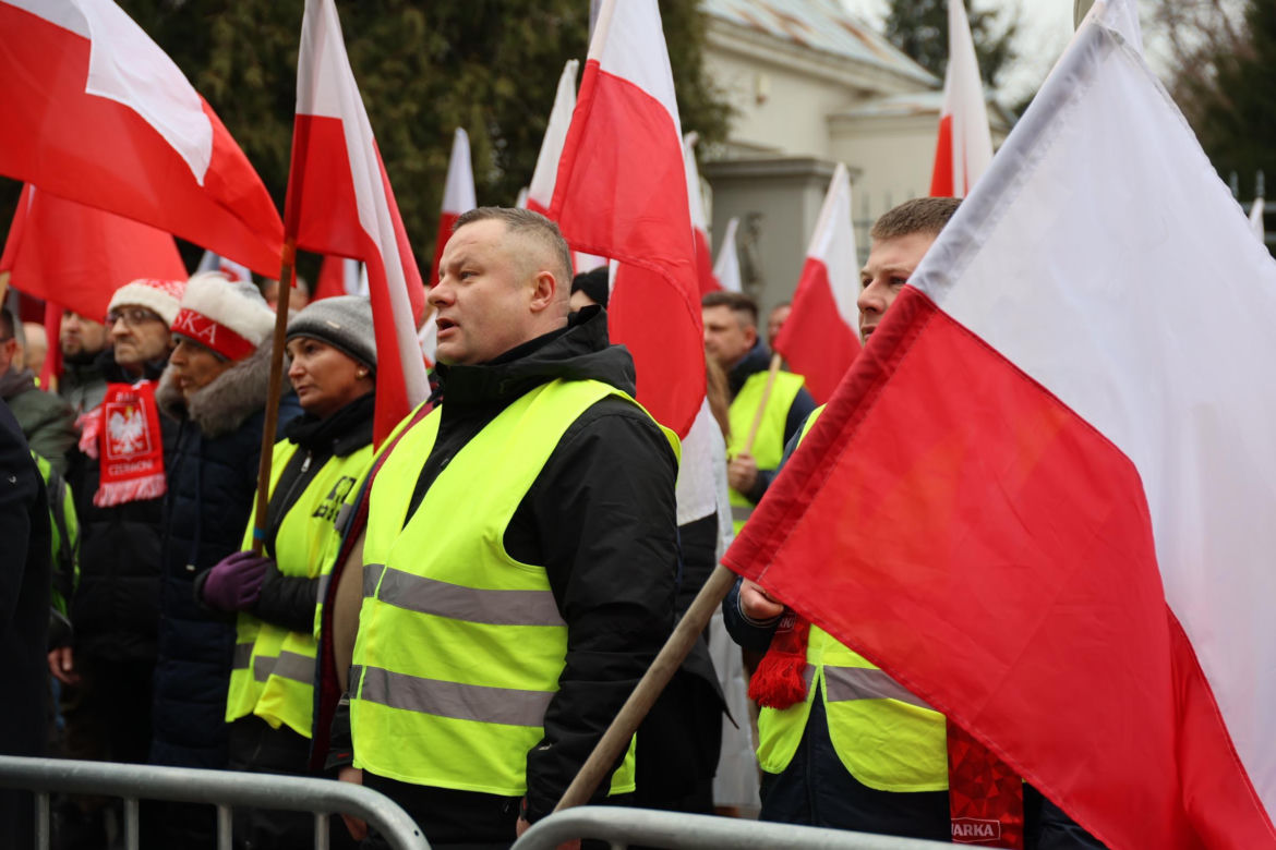 Protest rolników 20 marca przed Lubelskim Urzędem Wojewódzkim w Lublinie