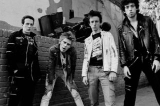 Nie chodziło o trzy akordy, a o potężny bas. Jak The Clash i PiL odnaleźli duszę punka na Jamajce?