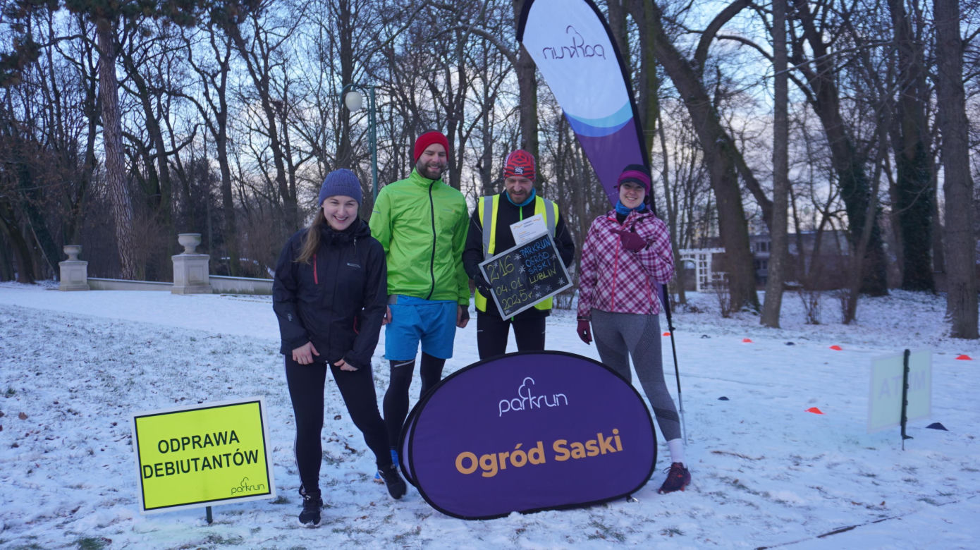 Parkrun w stolicy woj. lubelskiego. Pierwsza sobota 2025 roku na sportowo w Ogrodzie Saskim w Lublinie. Zdjęcia