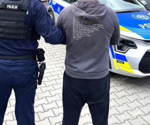 Szokujące sceny w ambulansie. Pacjent rzucił się na medyków. Gryzł i bił po głowie