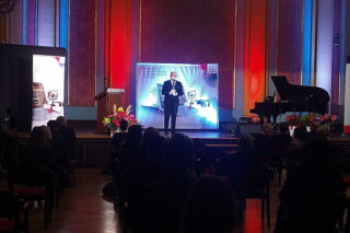 Nauczyciele z kujawsko-pomorskiego z nagrodami od marszałka [AUDIO]