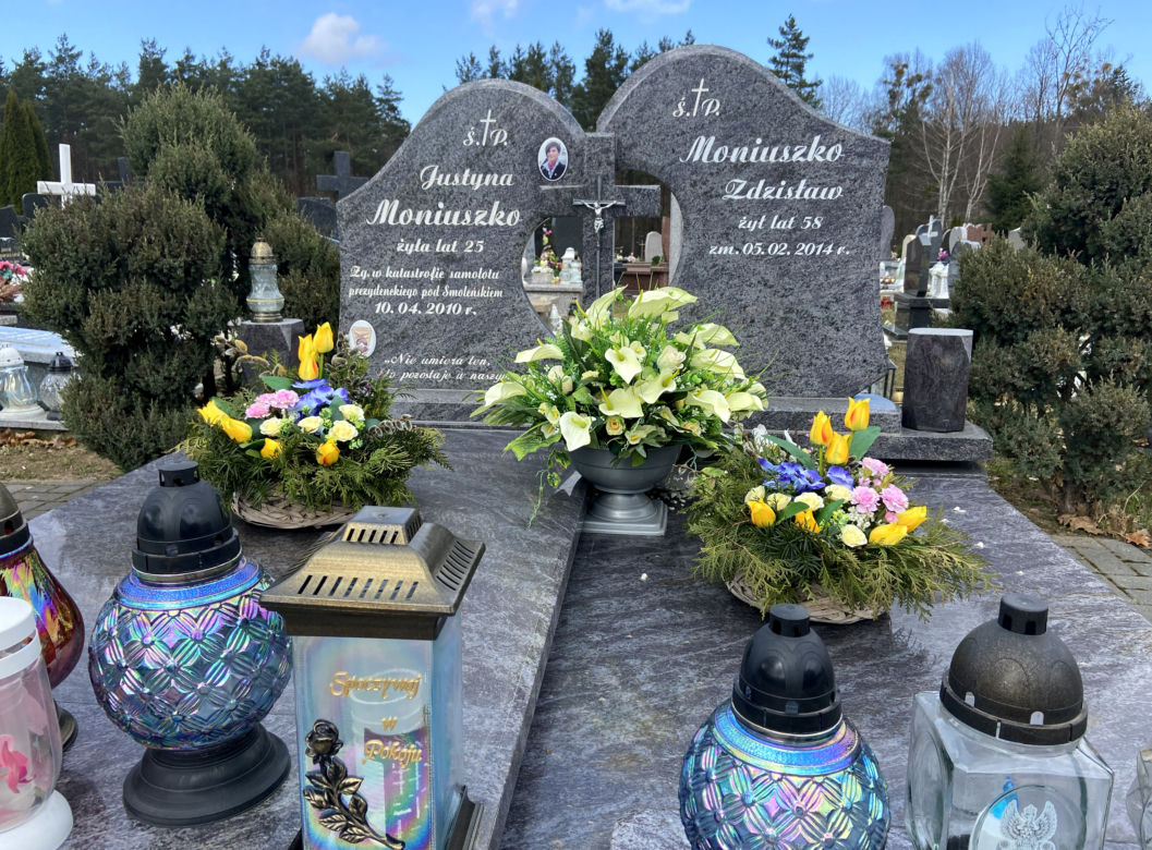 Grób stewardesy Justyny Moniuszko, która zginęła w katastrofie smoleńskiej