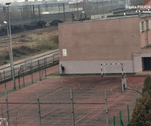 Kibole Ruchu Chorzów pomalowali mury szkolne