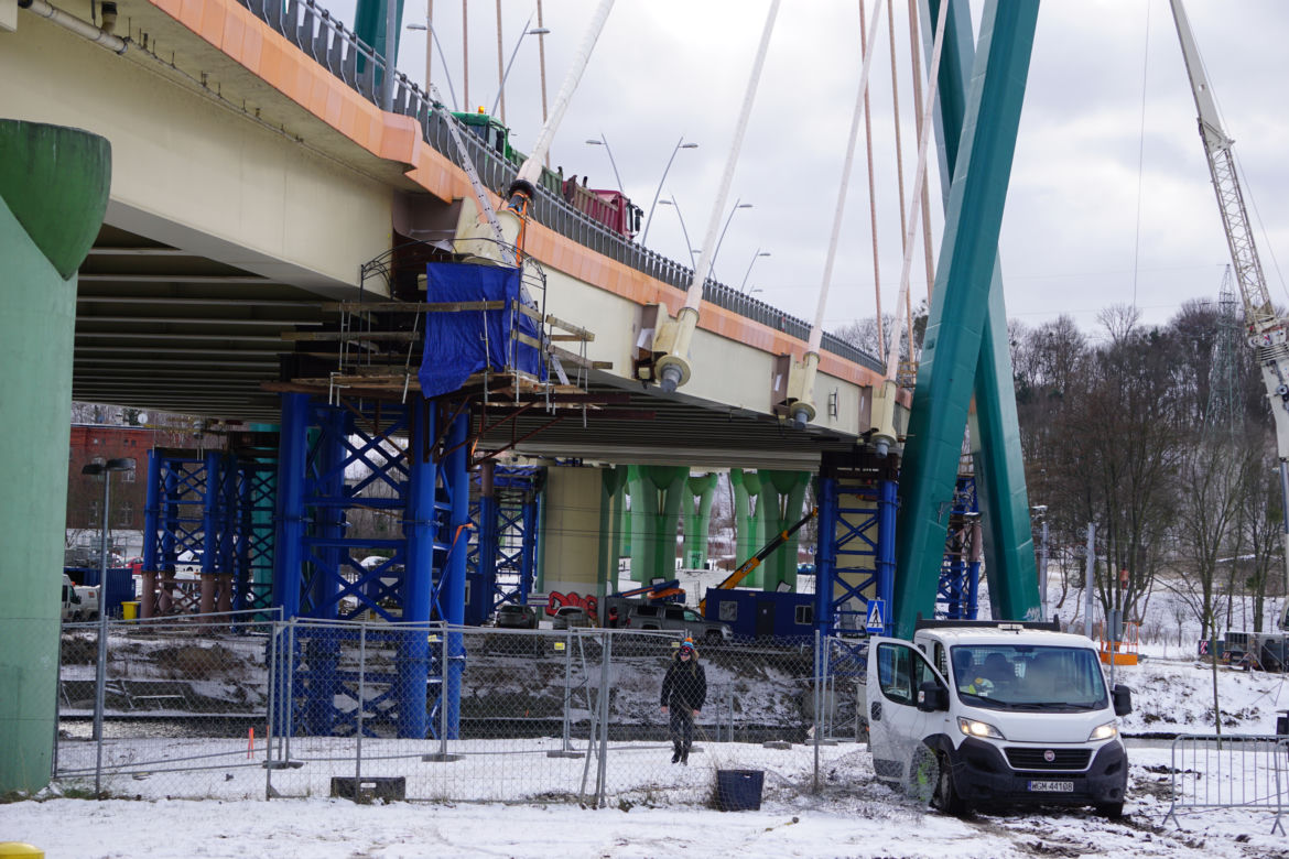 Próbne obciążenia na Moście Uniwersyteckim. Kiedy wjadą tu auta? [ZDJĘCIA]