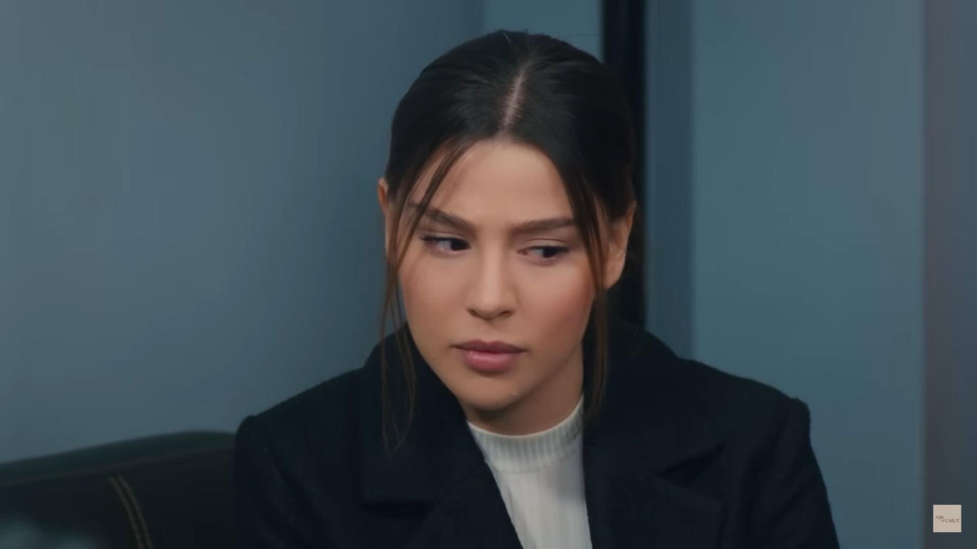 Zeynep zapyta Bülenta o jego relacje z jej matką