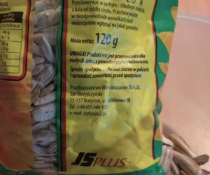 Białystok. Niedopałek papierosa w pestkach
