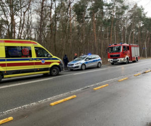 Policyjny pościg za BMW w Wesołej. Auto dachowało