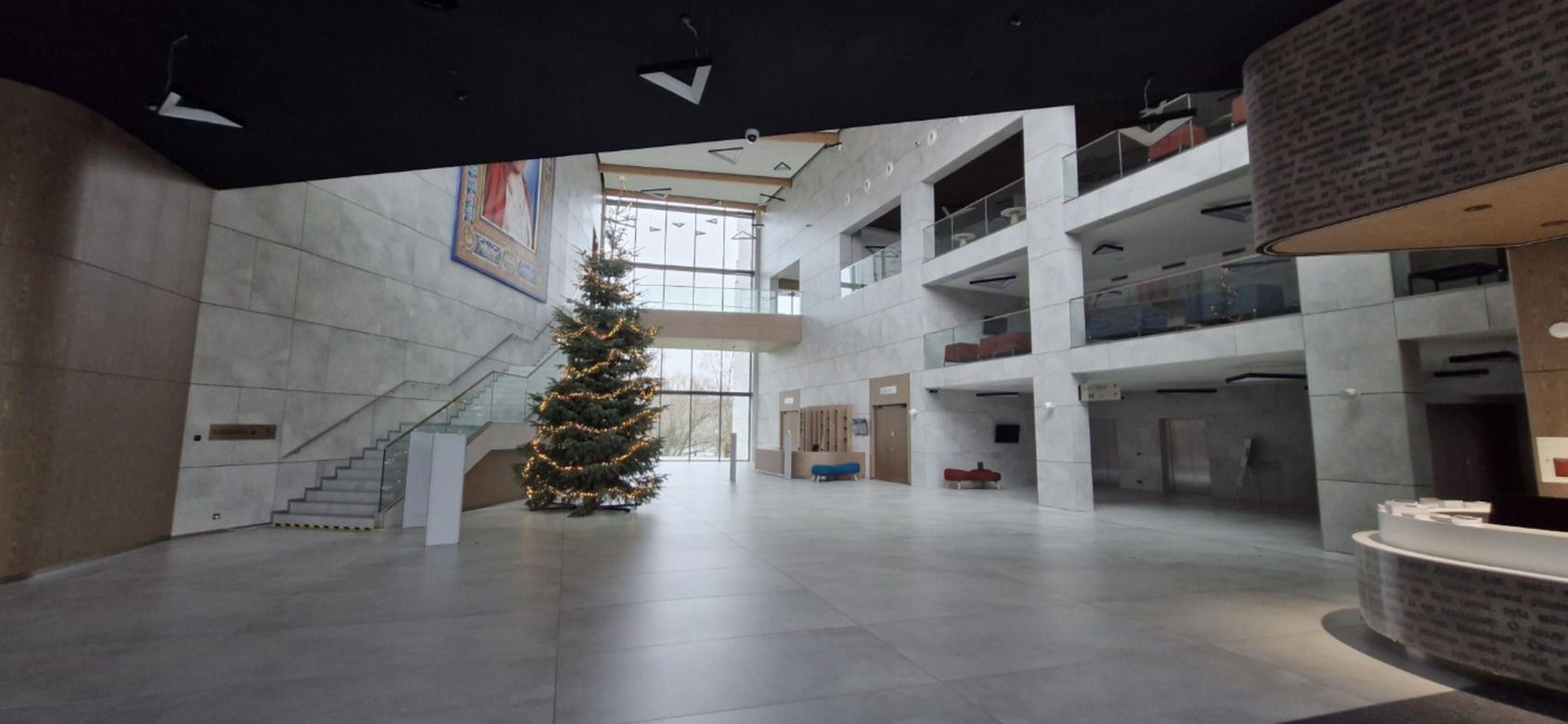 Ksiądz Rydzyk wybudował muzeum za 220 mln, które od roku stoi puste