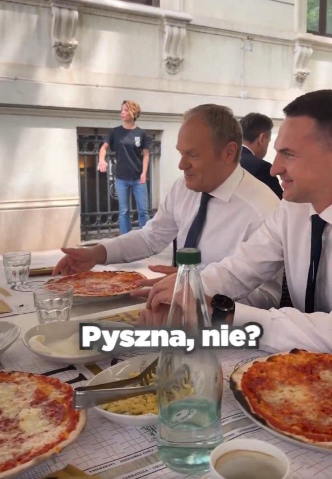Premier Tusk skoczył na włoską pizzę! "Pizza for Donald!"