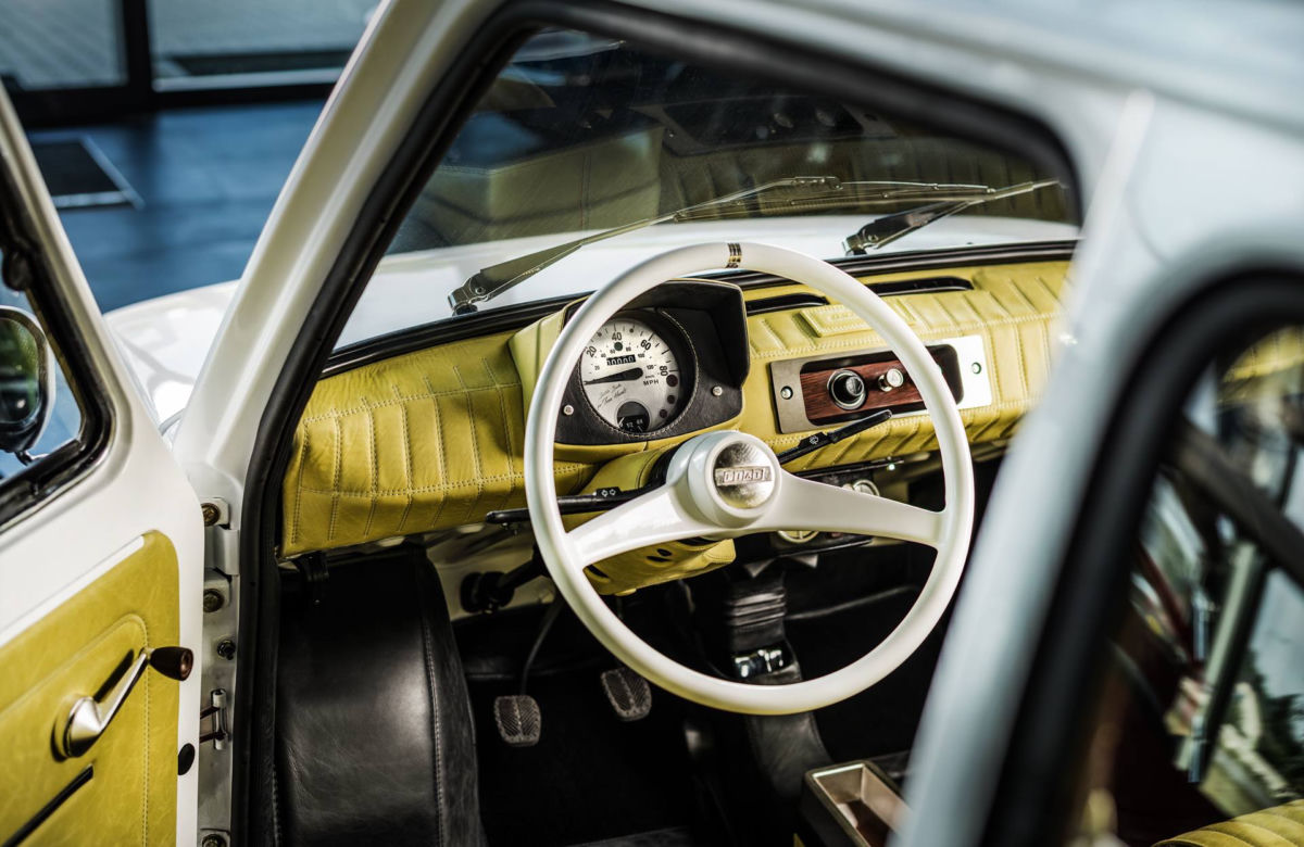 Fiat 126p dla Toma Hanksa z wnętrzem Carlex Design