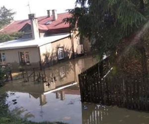 Kańczuga. Matka i jej dwie córki straciły mieszkanie w powodzi, potrzebują pomocy!
