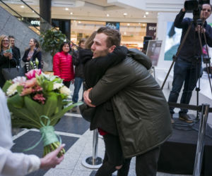 Kraków: Potrójne oświadczyny w... galerii handlowej!