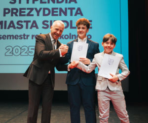 Najzdolniejsi uczniowie odebrali stypendia Prezydenta Miasta Siedlce