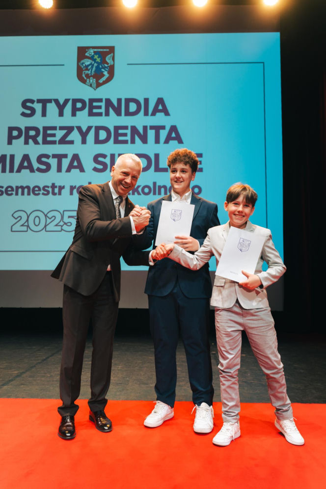 Najzdolniejsi uczniowie odebrali stypendia Prezydenta Miasta Siedlce