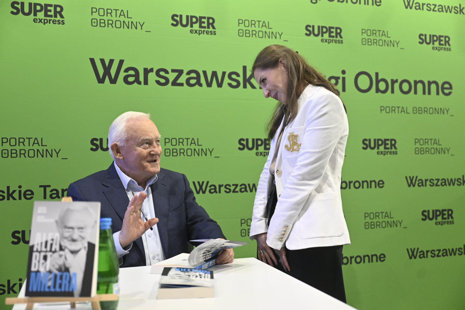 Były premier Leszek Miller na warszawskich Targach Obronnych