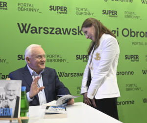 Były premier Leszek Miller na warszawskich Targach Obronnych