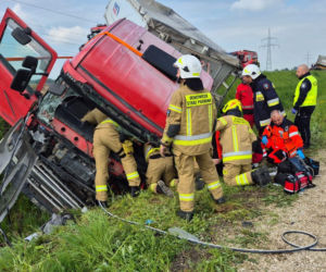 Poważny wypadek na obwodnicy Szczurowej. Zderzyły się dwie ciężarówki