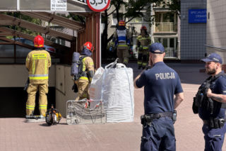 Pożar samochodu w podziemnym garażu w Warszawie. Gigantyczna akcja straży pożarnej