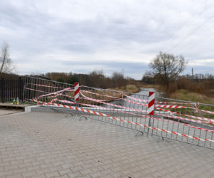 Wjechał do rzeki, bo stracił pracę.