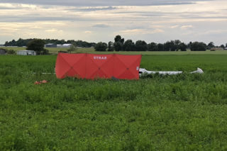 Tragiczny wypadek w Lesznie. Rozbił się szybowiec. Pilot nie żyje.