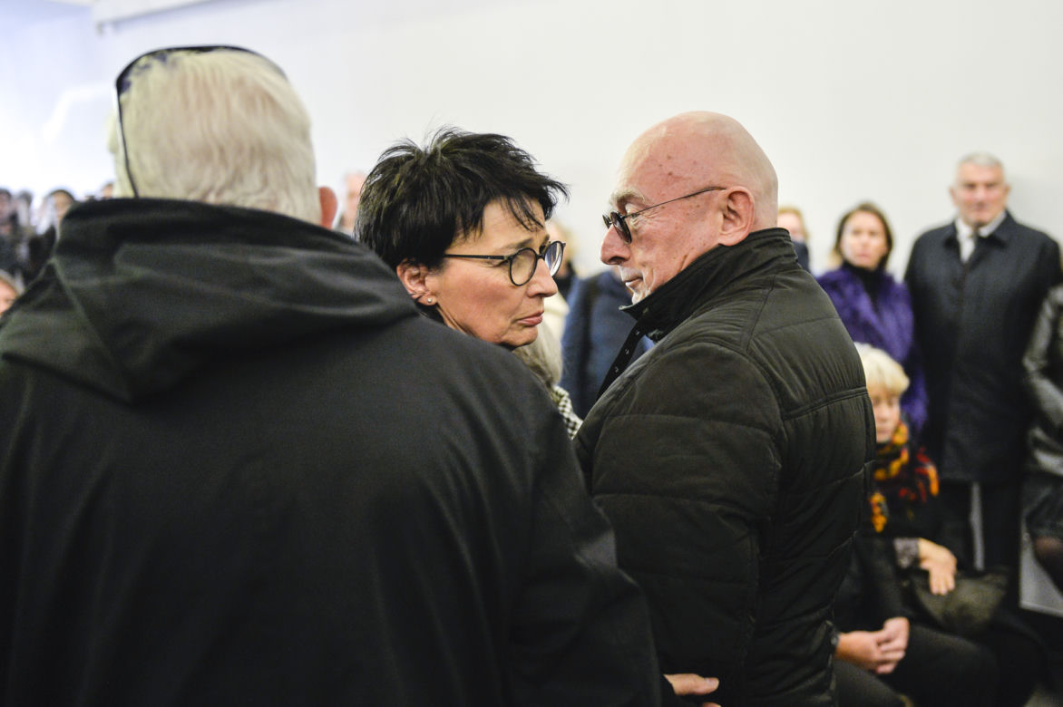 Pogrzeb Jerzego Urbana. Pożegnali go Kwaśniewski i Michnik. Kto jeszcze? 