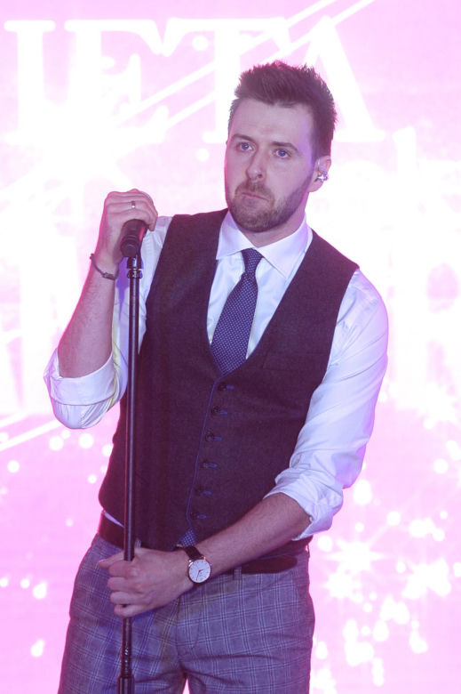 Grzegorz Hyży kiedyś i dziś. Od skromnego chłopaka z "X Factora" do ikony męskiego stylu