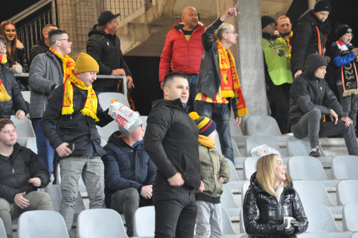 Żółto-czerwono na Suzuki Arenie! Zdjęcia kibiców na meczu Korona Kielce - Jagiellonia Białystok
