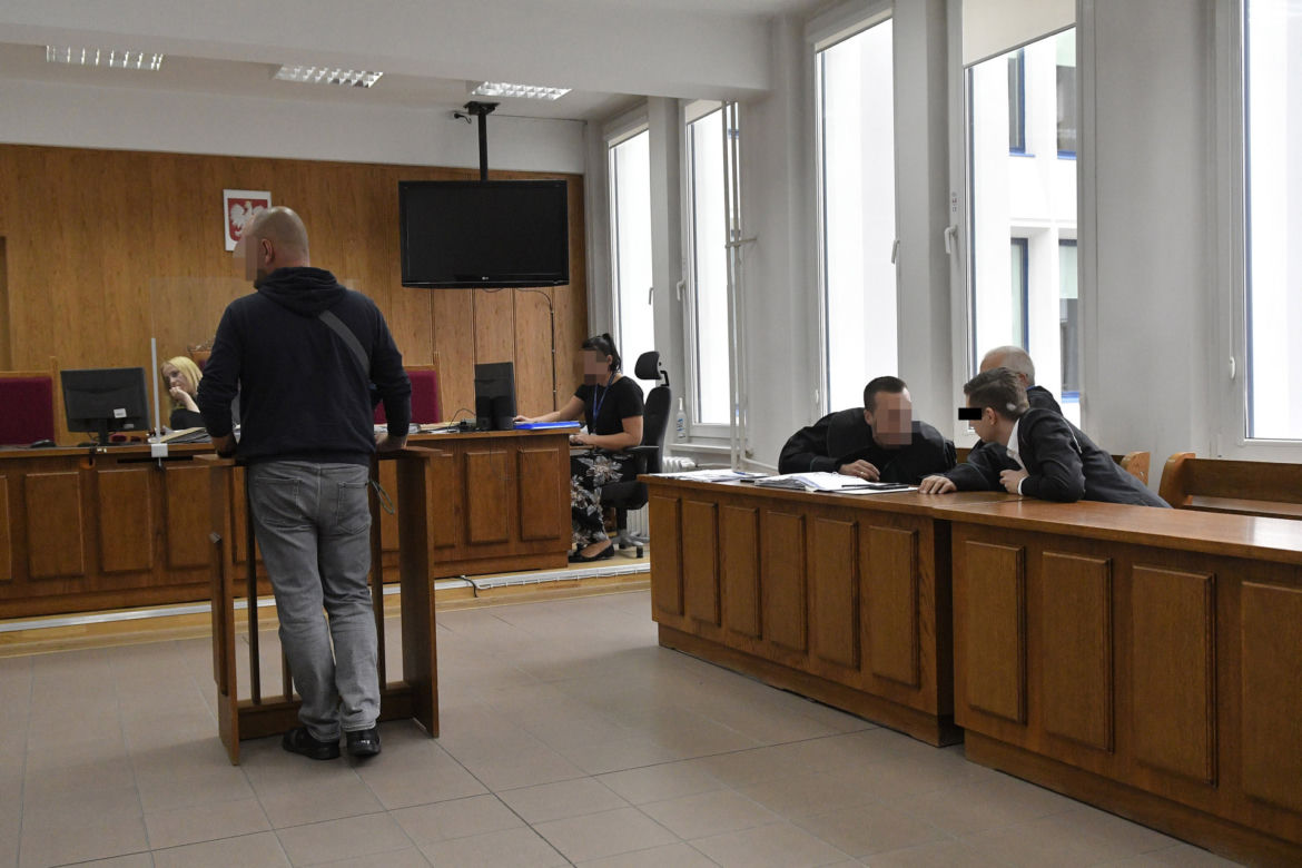 Kolejna rozprawa Patryka D. Pędził białym porsche po Marszałkowskiej. Inwalida zginął na miejscu
