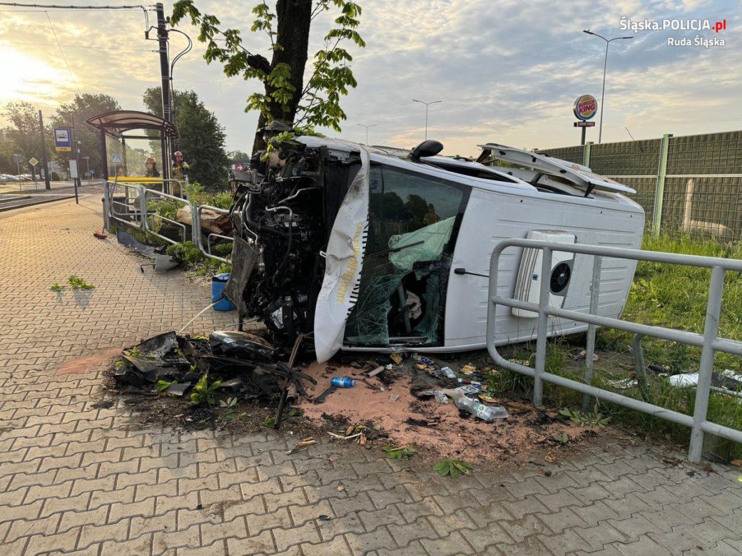 24-letni kierowca pod wpływem narkotyków. Wpadł w drzewo