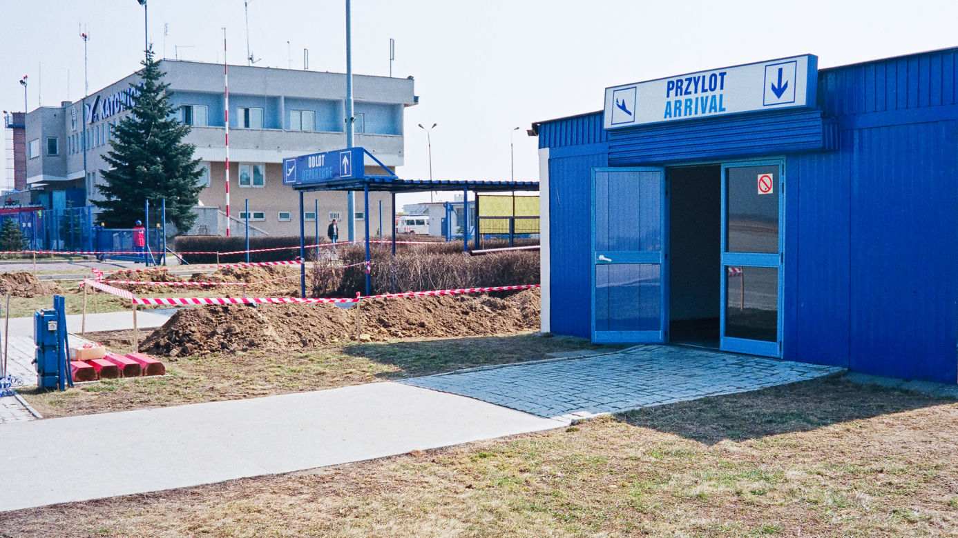 Tak się kiedyś latało! Katowice Airport 20 lat temu. Te zdjęcia to prawdziwa podróż w czasie