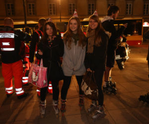 Nightskating. Warszawiacy przejechali stolicę na rolkach [Zdjęcia]
