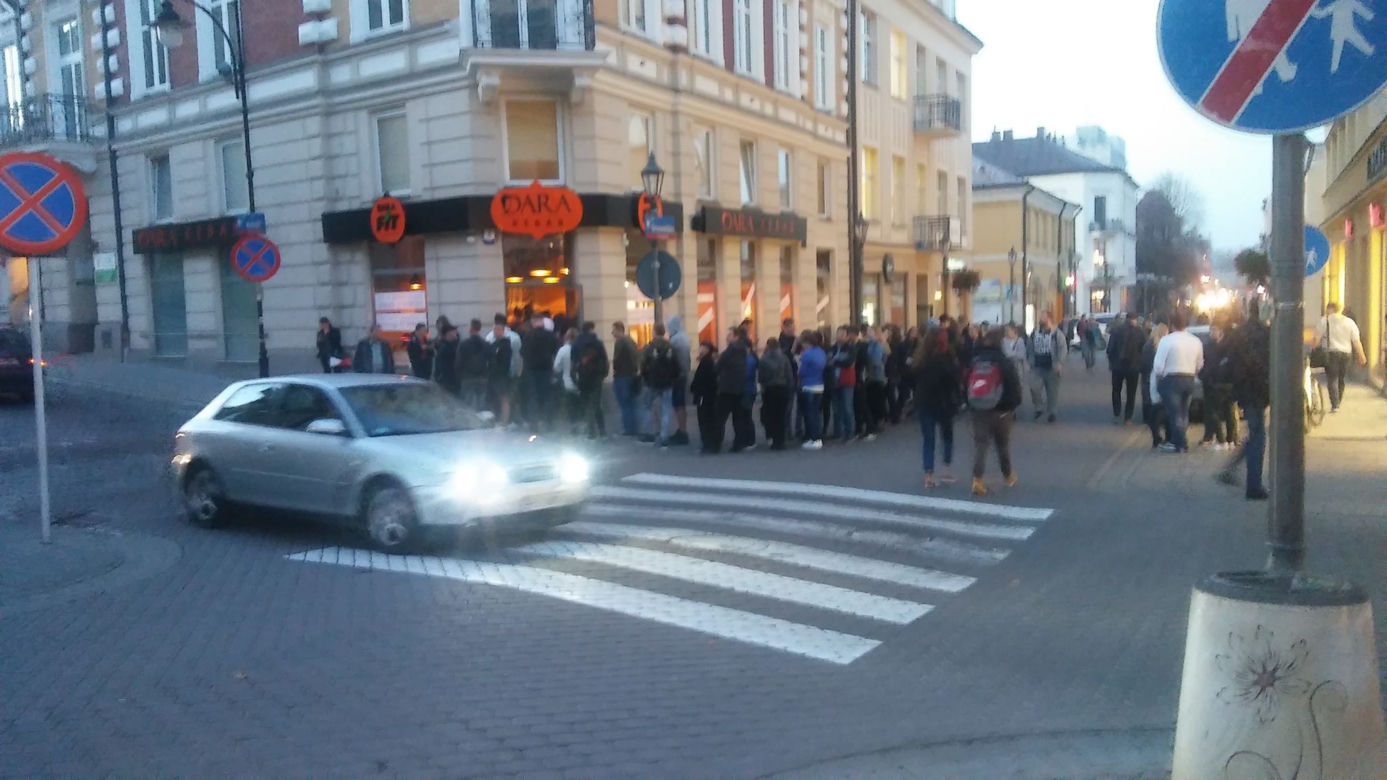 Kebaby za darmo wywołały poruszenie w Rzeszowie. Przyszły TŁUMY!
