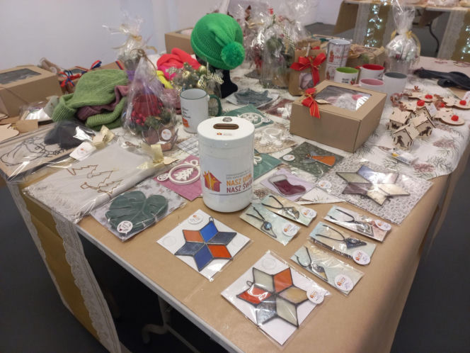 ​Z każdym dniem wybór jest coraz mniejszy. W Galerii MBWA w Lesznie trwa Kiermasz Świąteczny