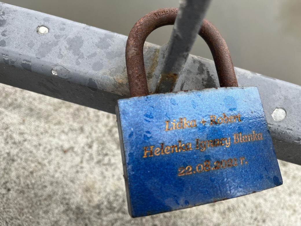 Kłódki zakochanych na Moście Jordana w Poznaniu