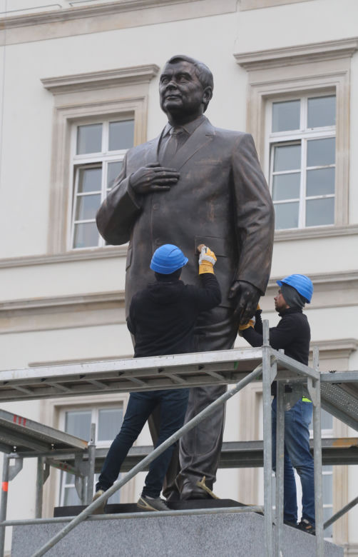 Kaczyński stanął na placu Piłsudskiego