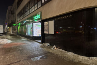 Zginął mały chłopiec. W miejscu tragedii zapłonęły znicze. Warszawa wstrząśnięta wypadkiem na Grochowskiej