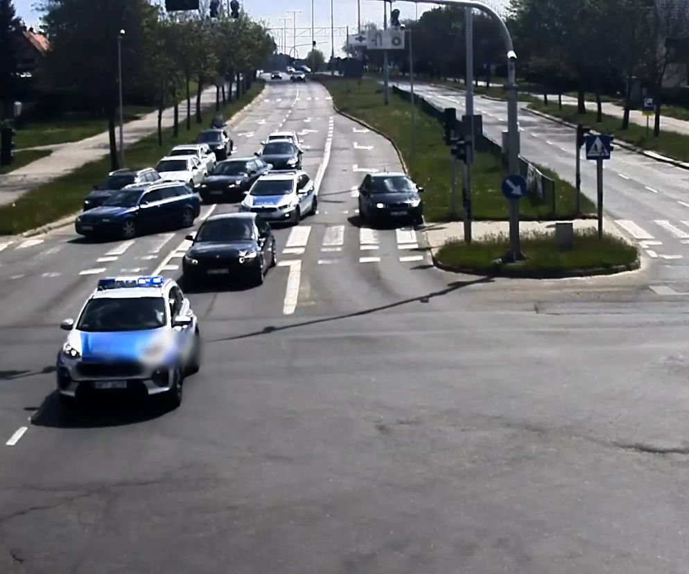Policjanci szczycieńskiej „drogówki” eskortowali do szpitala rodzącą kobietę