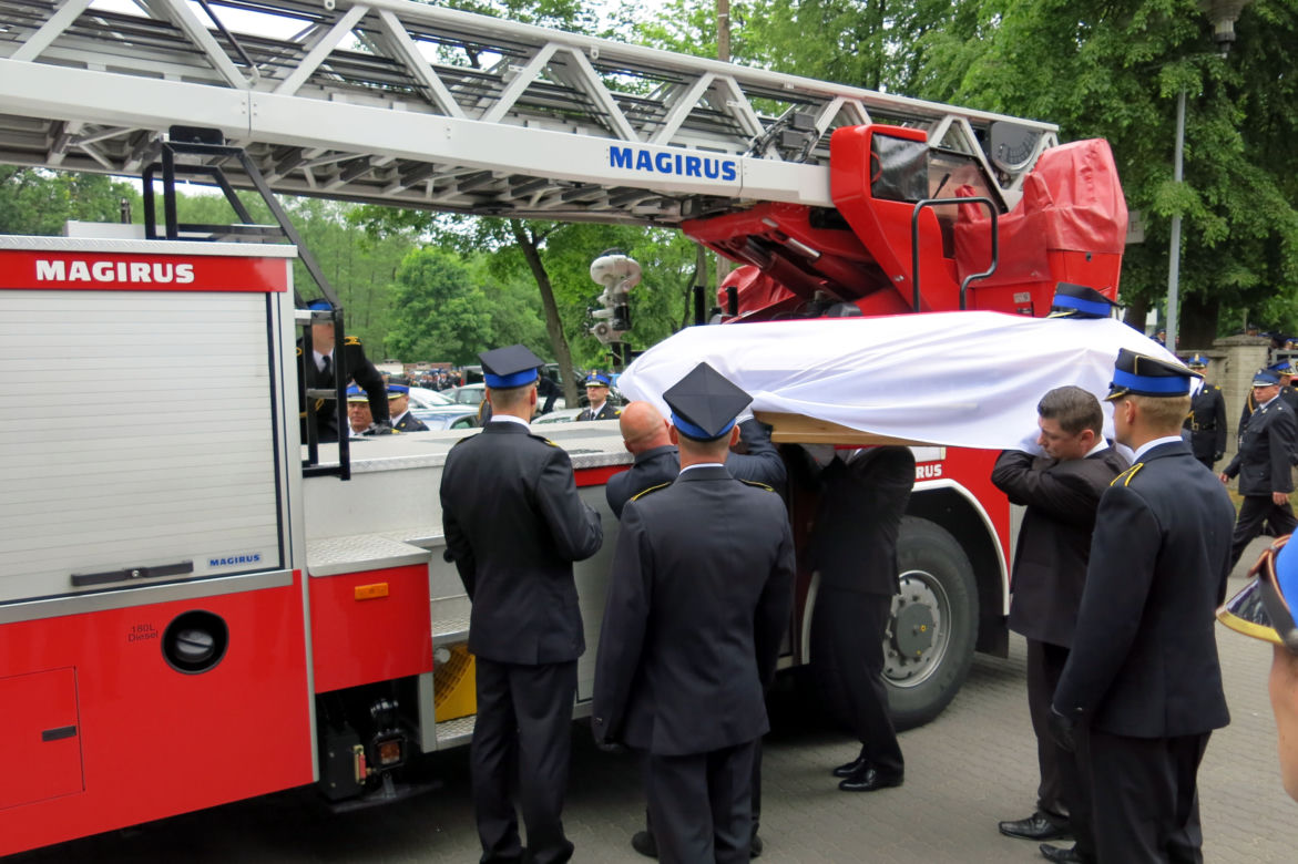 Białystok. Pogrzeb ogniomistrza Przemysława Piotrowskiego (+26 l.)