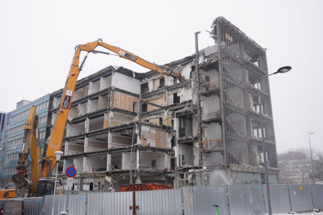 Rozbiórka słynnego budynku UW na Mokotowie