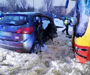Marki: samochód zderzył się z autobusem komunikacji miejskiej. Są ranni 
