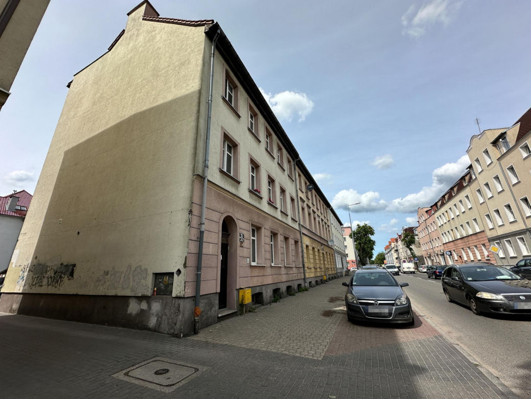 W tej kamienicy nie da się żyć. Zrobili melinę z mieszkania