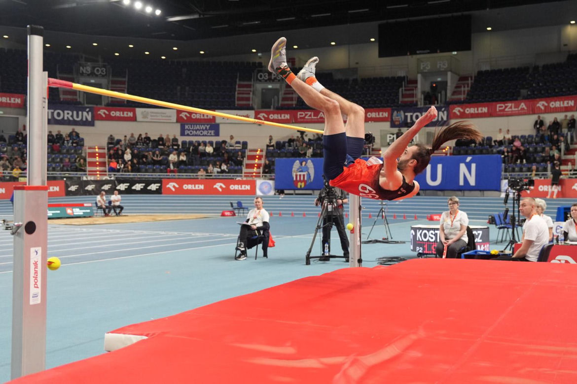 Halowe Mistrzostwa Polski 2025 w Arenie Toruń. Zdjęcia kibiców z trybun i sportowców
